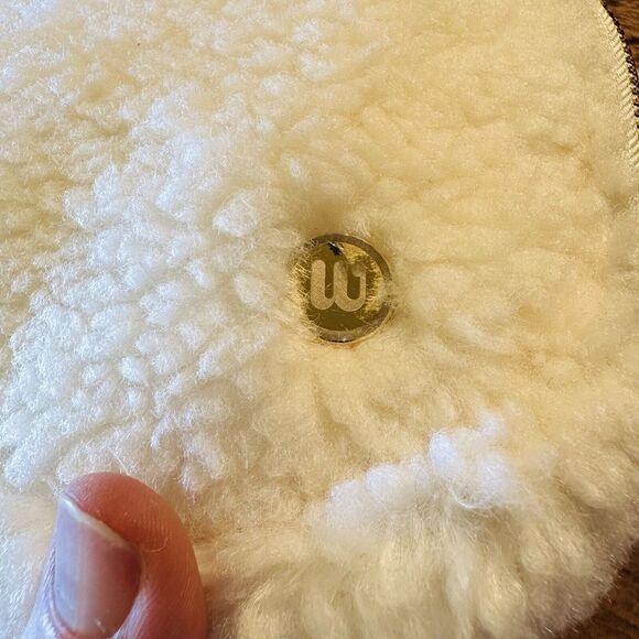 Wantable Ivory Sherpa Belt Bag Fanny NWOT - Picture 2 of 6